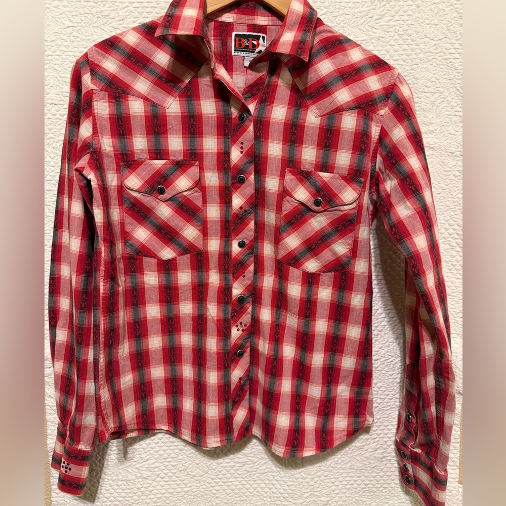 Women’s vintage western pearl snap shirt